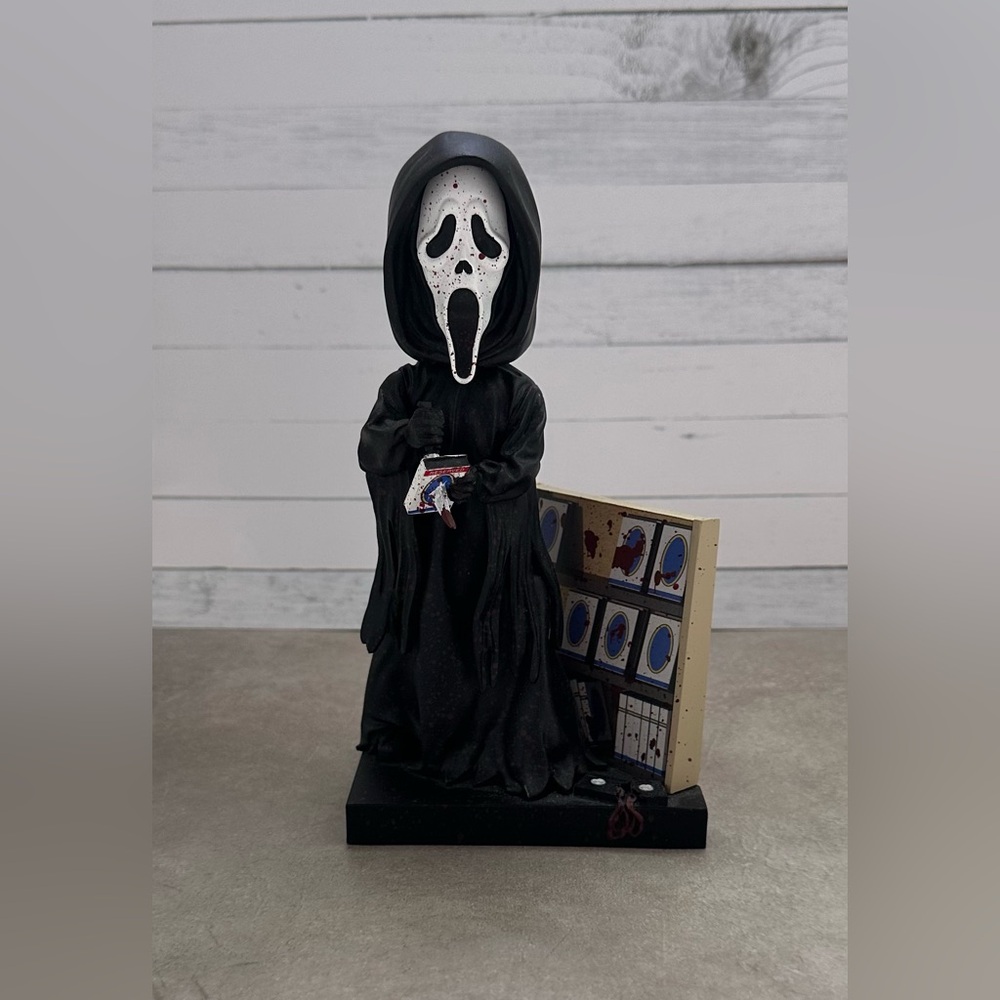 Royal Bobbles Scream Ghost Face Bobblehead Hot Topic Exclusive